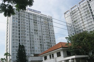 Hàng trăm hộ dân Dự án Harmona bàng hoàng khi hay tin sắp bị BIDV siết nợ dự án. Ảnh: Tăng Triển