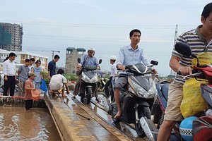 Cư dân Chung cư Dương Nội gần như bị cô lập sau trận mưa rạng sáng 25/5