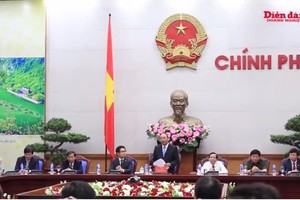 Thủ tướng Nguyễn Xuân Phúc gặp gỡ báo chí, doanh nghiệp