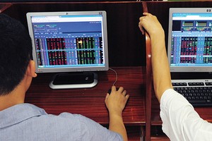 Vì sao VN-Index mãi lình xình