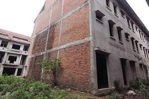 Nhiều dự án bất động sản đã được ngân hàng nhận về như một cách thu hồi nợ