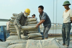 6 tháng đầu năm, VICEM tiêu thụ 9 triệu tấn xi măng và 2 triệu tấn clinker. Ảnh: Lê Toàn