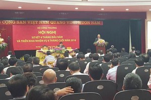 Thủ tướng Chính phủ Nguyễn Xuân Phúc chỉ đạo Bộ Công thương tập hợp kiến nghị của các ngành để gỡ khó cho doanh nghiệp xuất khẩu 6 tháng cuối năm 2016