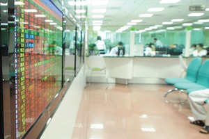 Mục sở thị những cổ phiếu có EPS khủng trong 6 tháng