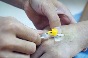 Sản phẩm bảo hiểm ung thư được nhận định sẽ là “cứu cánh” trong việc phòng tránh “ung thư tài chính”