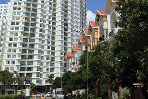 Nhiều chủ đầu tư chọn cách thức xây nhà gần xong mới mở bán. Ảnh: Đức Thanh