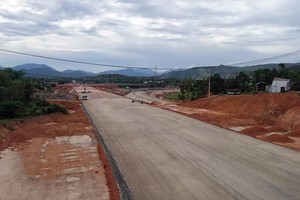 Ngoài tuyến cao tốc Đà Nẵng - Quảng Ngãi, một loạt dự án hạ tầng lớn khác cũng đang được hoàn thành đề xuất đầu tư để gọi vốn.