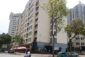 Cư dân Tòa N08B lo lắng về an toàn cháy nổ khi chủ đầu tư cho thuê tầng 1 làm nhà hàng. Ảnh: Phương Anh