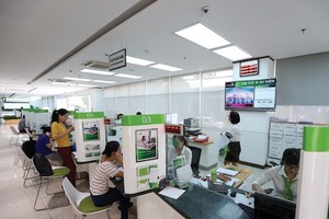 Đầu tư vào cổ phiếu ngân hàng cần có tầm nhìn dài hạn. Ảnh: Đức Thanh