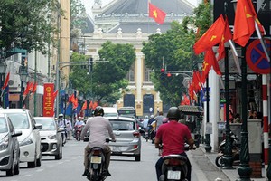 Dù khó khăn, nhưng chủ trương của Chính phủ là không điều chỉnh giảm các chỉ tiêu của năm 2016, mà quyết tâm phấn đấu đạt mức cao nhất
