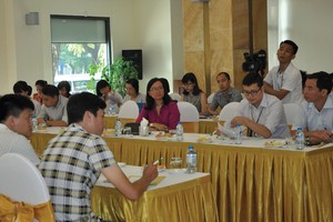 Chia sẻ với các nhà báo, lãnh đạo HNX cho biết, tại các TTCK phát triển, tính minh bạch luôn song hành với thanh khoản, nhưng TTCK Việt Nam chưa đạt tới trình độ đó.