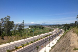 Cầu Cửa Đại dự kiến được xây dựng tại vị trí cửa sông Trà Khúc khi được xây dựng sẽ tạo cú hích phát triển về hướng biển của tỉnh Quảng Ngãi. Trong ảnh, tuyến Mỹ Trà-Mỹ Khê kết nối với tuyến ven biển Dung Quất-Sa Huỳnh trong tương lai và cầu Cửa Đại tương