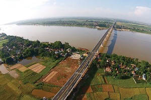 Hà Nội đồng ý chủ trương nghiên cứu lập quy hoạch dọc hai bên sông Hồng