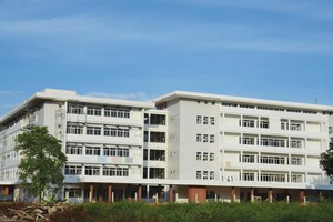 Bệnh viện Sản - Nhi Quảng Ngãi sẽ bị chậm đưa vào phục vụ do những vi phạm trong việc tổ chức đấu thầu. Ảnh: Hà Minh