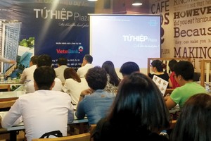 Do nguồn cung khan hiếm, nên mỗi khi có dự án nhà ở giá rẻ mới ra mắt đều thu hút đồng khách hàng quan tâm. ảnh: Phương Anh