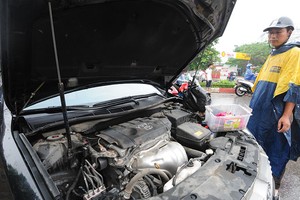 Trận lụt nghiêm trọng vừa qua gây tổn thất lớn cho xe cơ giới, cũng như nhà cửa và tài sản 