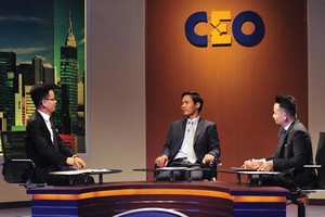 Ông Nguyễn Việt Cường, Chủ tịch kiêm Tổng giám đốc Tập đoàn Kosy (ngồi giữa) trong vai trò CEO của tình huống này.