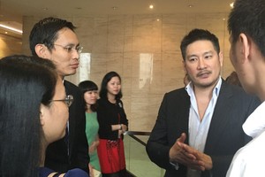 Tỷ phú Thái Lan Chatri Sityodtong trao đổi với lãnh đạo các doanh nghiệp tại TP. HCM