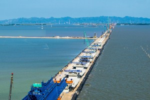 Công trường xây dựng đường xuyên biển Tân Vũ - Lạch Huyện