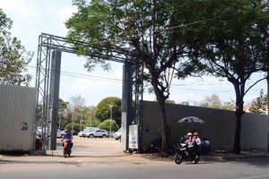 Dự án Trung tâm Tài chính Việt Nam (VFC) vẫn là bãi đất hoang sau gần chục năm được cấp phép. Ảnh: H.S