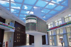 Thị trường tài chính cần được cơ cấu hợp lý để nâng cao vai trò của thị trường chứng khoán là  kênh huy động vốn trung và dài hạn cho doanh nghiệp