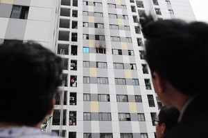 Vụ cháy chung cư mới nhất xảy ra tại Chung cư Rainbow Linh Đàm. Ảnh: Dũng Minh