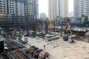 Đã triển khai đết cos 0.00, nhưng Dự án Rivera Park Vũ Trọng Phụng đang có dấu hiệu “đói vốn”. ảnh: Dũng Minh

