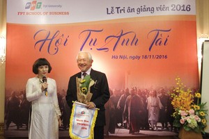 GS. Phan Văn Trường được Viện Quản trị kinh doanh FSB vinh danh “Giảng viên được mong chờ để được học tập nhất” 