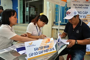 Từ 16/12/2016, tổ chức, cá nhân có thể lựa chọn một trong 3 hình thức để thực hiện thủ tục hành chính qua dịch vụ bưu chính công ích. Ảnh minh họa. Nguồn: Internet