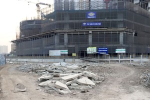 Dự án Sunshine Garden đang phải tạm dừng thi công.