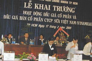 Vinamilk là doanh nghiệp điển hình thành công sau cổ phần hóa và đưa cổ phiếu lên niêm yết trên TTCK 