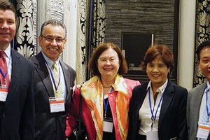 Bà Phương Hoàng Lan Hương và ông Trần Văn Dũng, Chủ tịch HOSE gặp lại những người bạn Mỹ trong chuyến công tác năm 2015