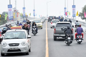 Việc thông xe cầu vượt nút giao Nguyễn Khoái - Trần Khát Chân, giúp giải tỏa áo lực ùn tắc giao thông của khu vực phía Nam Hà Nội - Ảnh: Dũng Minh