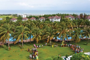 Các resort ven biển năm 2016 “dày đặc” khách hàng Hà Nội. Ảnh: Lê Toàn