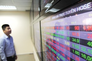 Quá tải hồ sơ niêm yết trên HOSE