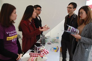 Các bạn trẻ giới thiệu về  ý tưởng khởi nghiệp kinh doanh tại Start-up Festival 2016