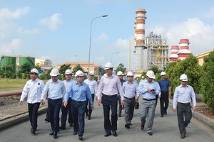 Thứ trưởng Hoàng Quốc Vượng tìm hiểu, khảo sát Trung tâm Điện lực Dầu khí Nhơn Trạch