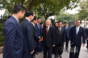 Tổng bí thư đến thăm và chúc Tết Thành uỷ Hà Nội.