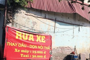 Khu đất dự án đang được sử dụng làm bãi rửa xe ô tô. Ảnh: QH