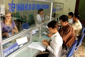 Với dự thảo Nghị định mới nhất về hàng hóa, dịch vụ, địa bàn thực hiện độc quyền Nhà nước trong hoạt động thương mại, Bộ Công thương đang tiếp tục dọn đường để doanh nghiệp “đi xin” được làm ăn?