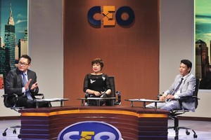 Bà Đỗ Thị Hồng Hạnh, Phó chủ tịch kiêm Tổng giám đốc Công ty cổ phần Bán đấu giá Lạc Việt ngồi vị trí CEO kỳ này.