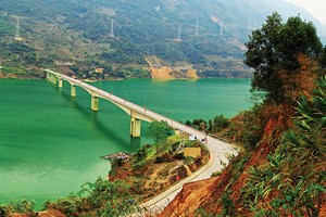 Mường Lay - thị xã bên sông