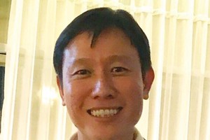 Fed tăng lãi suất, nếu có 2 tỷ đồng nên gửi tiết kiệm hay mua USD?