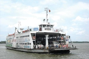 Cầu Đại Ngãi được xây dựng vượt sông Hậu, dài 15,2 km, cách phà Đại Ngãi hiện tại 7,8 km về hạ lưu. Ảnh: A.C