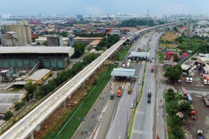 Tuyến metro số 1 đang hoàn thiện là một phần đòn bẩy giúp thị trường bất động sản khu Đông phát triển.Ảnh: Gia Huy