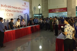 Tranh chấp giữa cư dân và chủ đầu tư chung cư Home City kéo dài nhiều tháng nay. Ảnh: Kim Đức