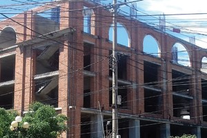 Dự án Trung tâm Văn hóa thương mại, dịch vụ tổng hợp Đắk Lắk Center nằm ngay trung tâm TP. Buôn Ma Thuột bị đắp chiếu từ nhiều năm nay