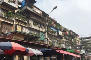 Xập xệ những khu chung cư xuống cấp giữa lòng Hà Nội