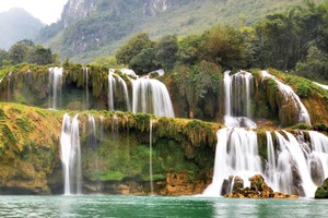 Thác Bản Giốc Kỳ vĩ và thiêng liêng
