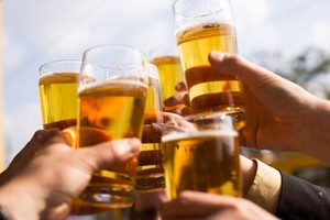Năm 2016, sản lượng bia các loại của cả nước đạt 3,786 tỷ lít, trong đó Sabeco đóng góp 1,640 tỷ lít - tăng 7,4% (Ảnh minh họa)